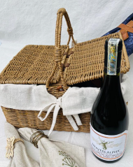 Canasta de picnic con vino